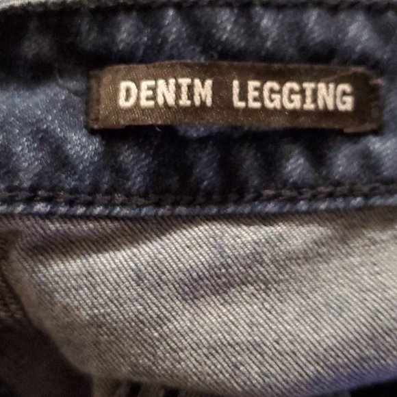 Bullhead Black size 1 dark wash distressed jeans - Picture 4 of 8